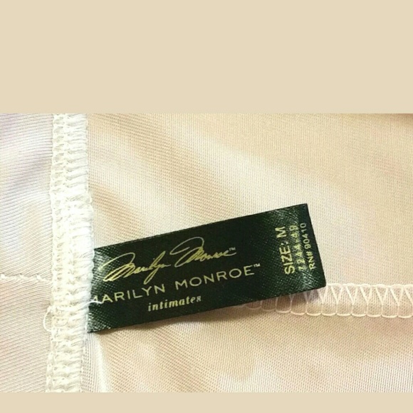 Marilyn Monroe women's size medium shapewear - Picture 5 of 5